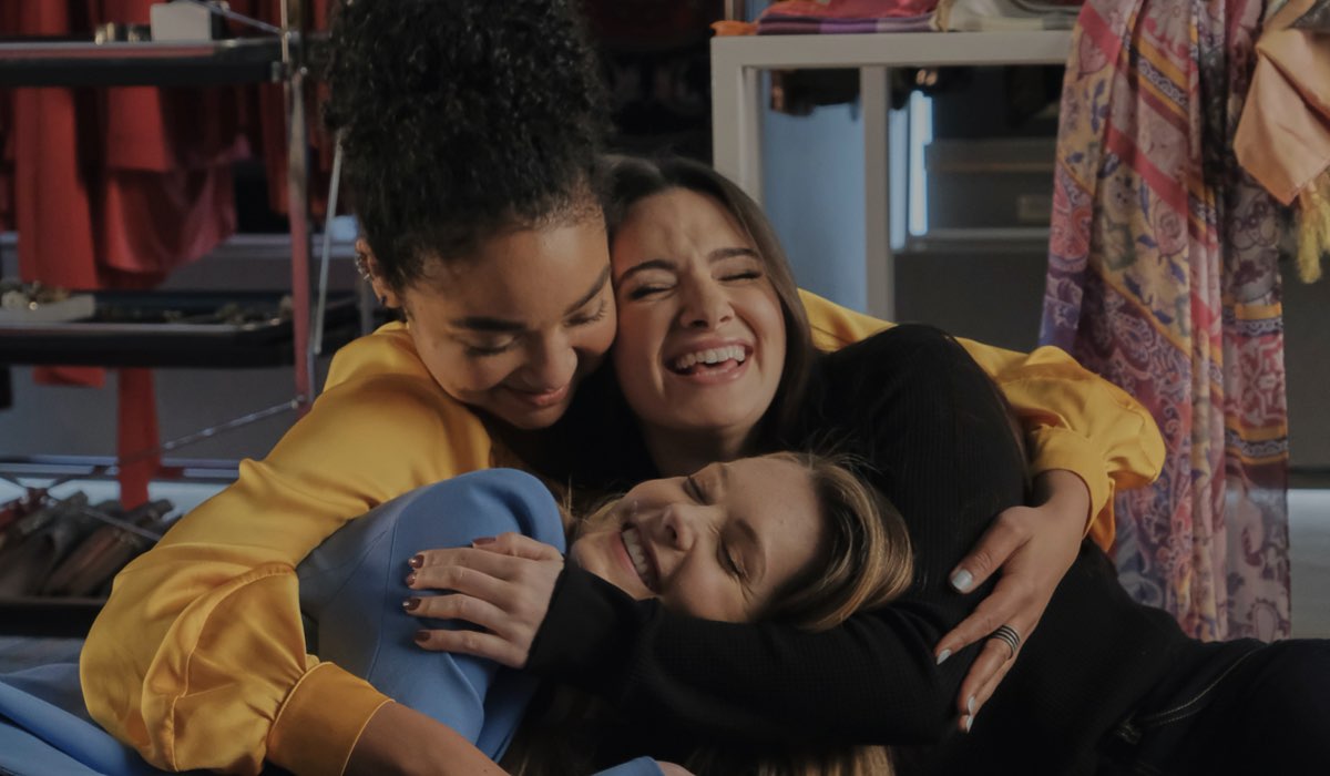Da sinistra: Aisha Dee, Katie Stevens e Meghann Fahy nei panni di Kat, Jane e Sutton in The Bold Type. Credits: Freeform via Mediaset.