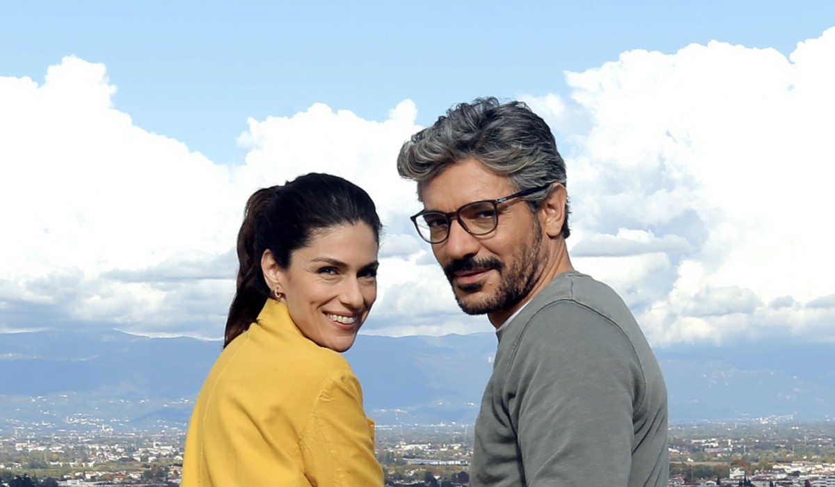 Anna Valle (Emma Conti) e Giuseppe Zeno (Enrico Leoni) in un posato per 