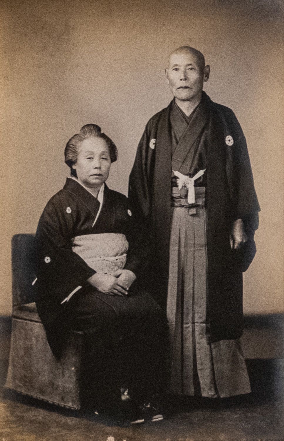 Kubota Tomotoshi, director del Acuario de Hakozaki, con su esposa. (Cortesía de Hanada Noriko)