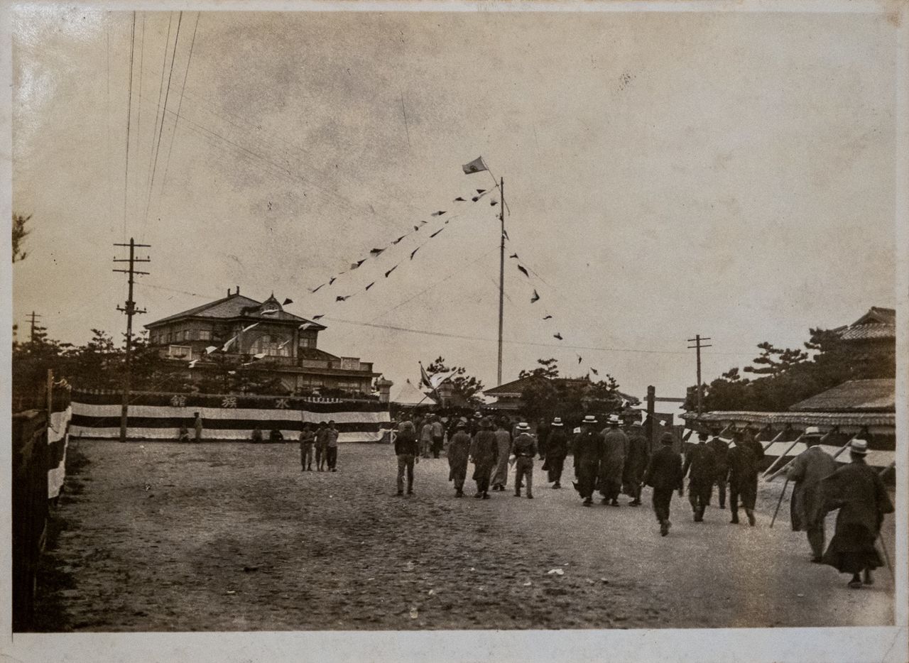El edificio fue financiado por notables locales y construido como “lugar permanente para que los ciudadanos lo disfruten para siempre” - 24 de marzo de 1910, fecha de inauguración del acuario. (Cortesía de Hanada Noriko)