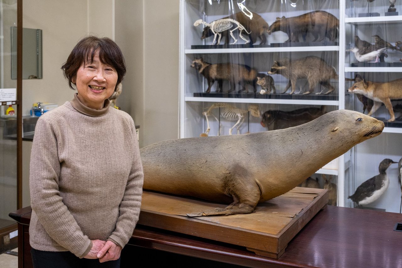 “Cuando vi en persona a este estupendo animal, me sentí extrañamente unida a él”, dice Hanada Noriko. (© Michiko Hayashi)