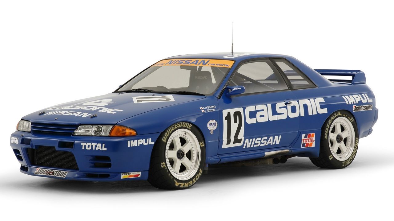 El Skyline GT-R (R32), que debutó en 1990, ostentó un dominio absoluto en el Campeonato Japonés de Turismos (JTC) entre 1990 y 1993, imponiéndose en sus 29 pruebas. En la fotografía, el modelo de carreras de 1990. (Cortesía de Nissan Motor)