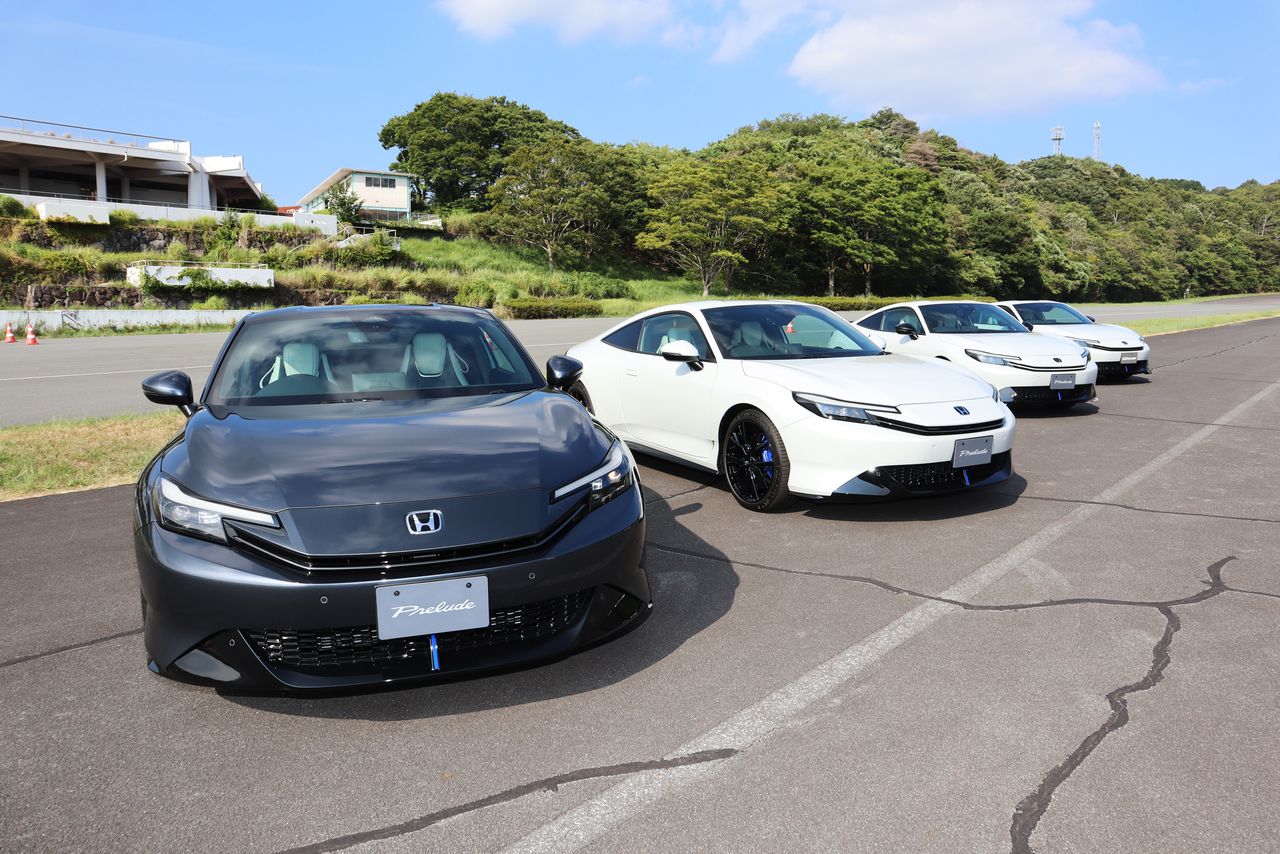 El diseño exterior del nuevo Prelude de Honda se hizo sobre la imagen de un planeador que se desliza por el aire. Llama la atención su silueta ancha y baja. (Fotografía del autor del artículo)