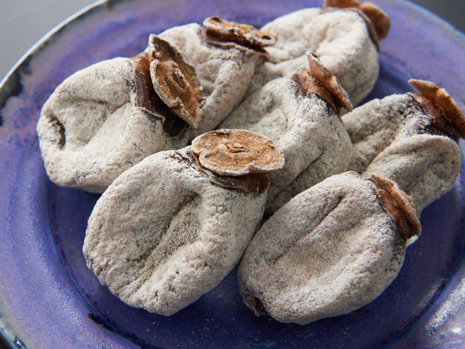 Caquis deshidratados Benigaki de la prefectura de Yamagata. Fotografía del sitio web del Ministerio de Agricultura, Silvicultura y Pesca de Japón.
