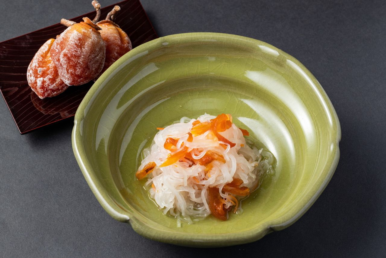 Hoshigaki namasu de la prefectura de Saga. Fotografía del sitio web del Ministerio de Agricultura, Silvicultura y Pesca de Japón.