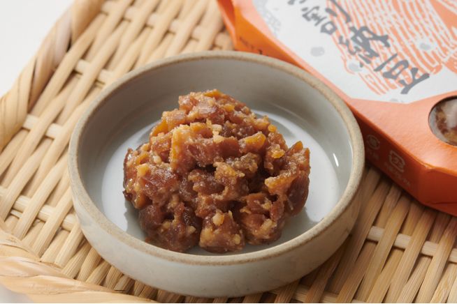 Yuki wari nattō de la prefectura de Yamagata. Fotografía del Ministerio de Agricultura, Silvicultura y Pesca de Japón, Nippon dentōshoku zukan (Catálogo de platos tradicionales de Japón).